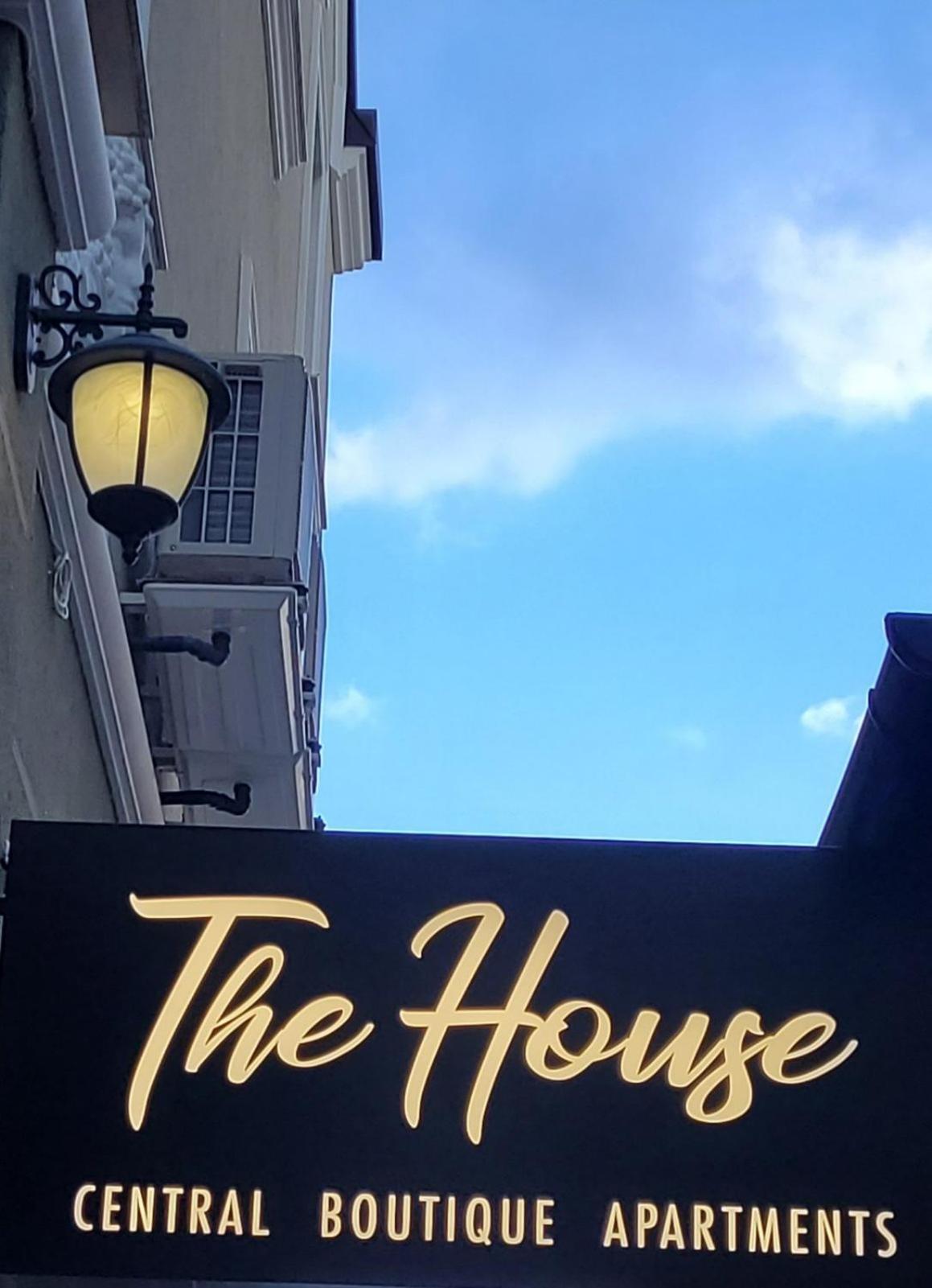The House - Central Boutique Apartments Kjusztendil Kültér fotó