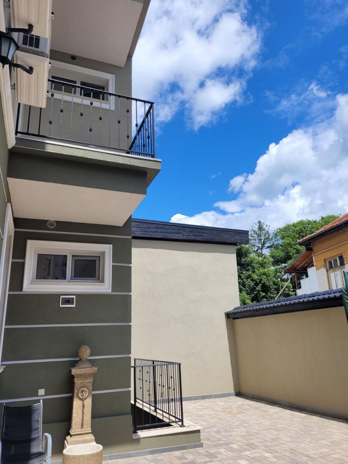 The House - Central Boutique Apartments Kjusztendil Kültér fotó